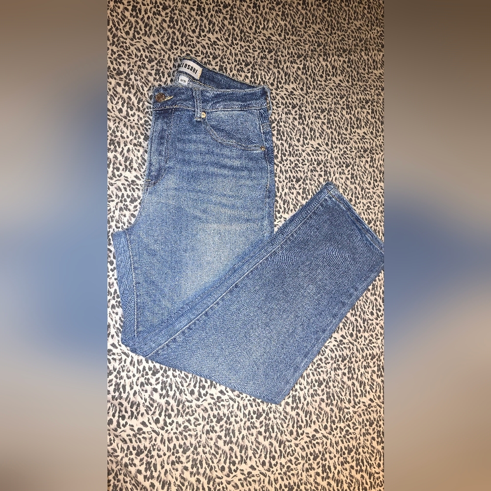 Men's Straight Fit Denim Jeans in Medium Blue